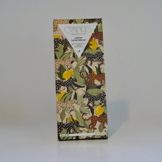 Box with floral design and 'Compartes' branding on a white background